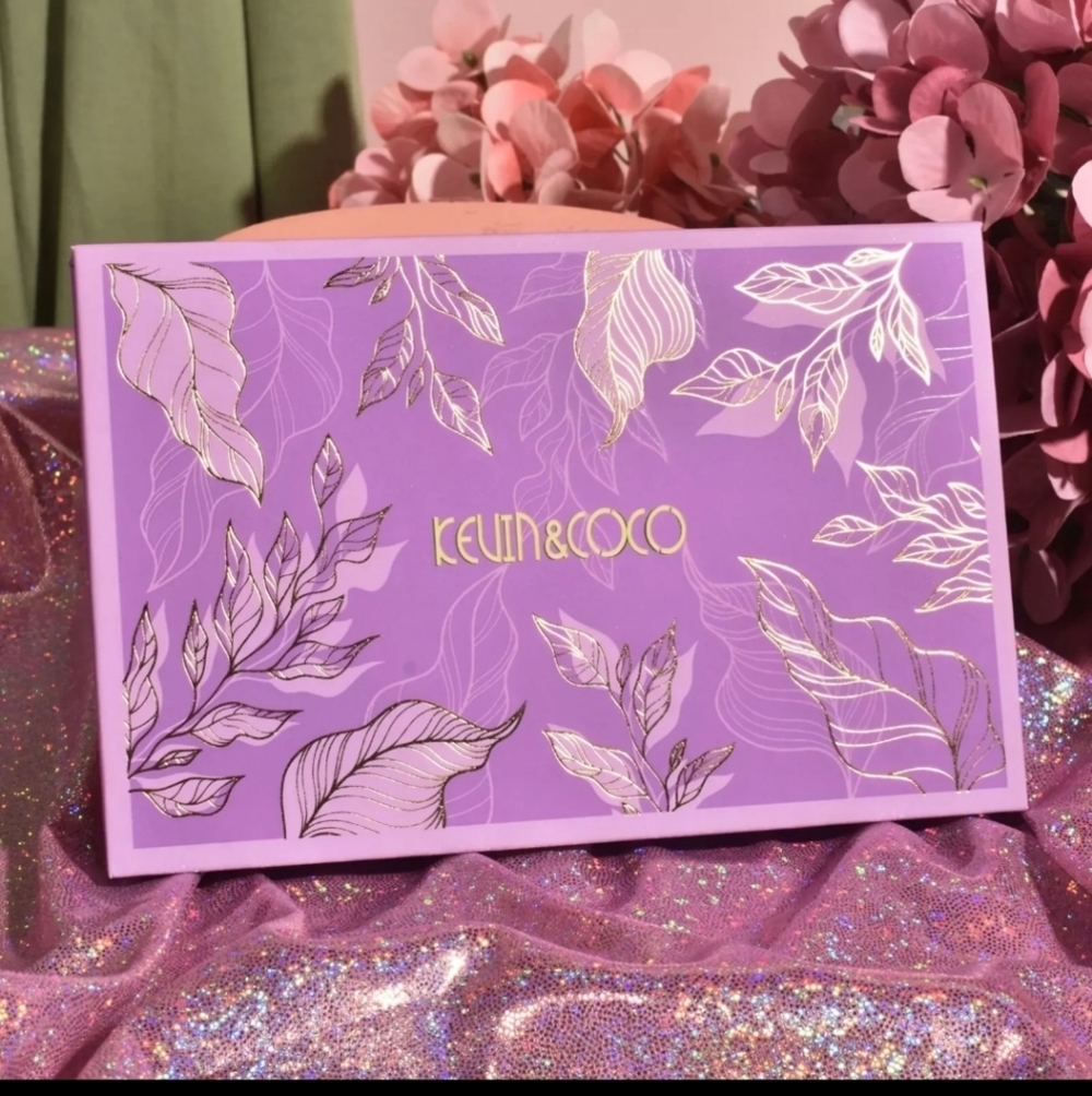 Kevin & Coco Highlighter Make-up Palette 6 Shade Gold Leaf Design Purple.